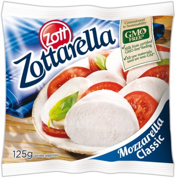 Mozzarella, měkký sýr v solném nálevu