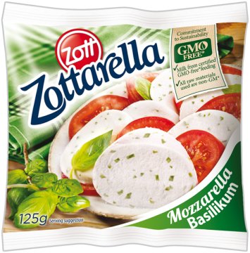 Mozzarella, měkký sýr v solném nálevu s bazalkou