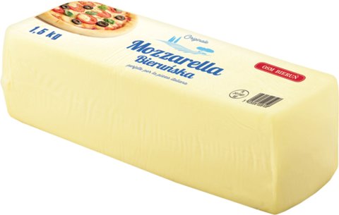 Mozzarella s nízkým obsahem vlhkosti v bloku.
